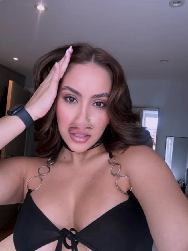 Julia Belle